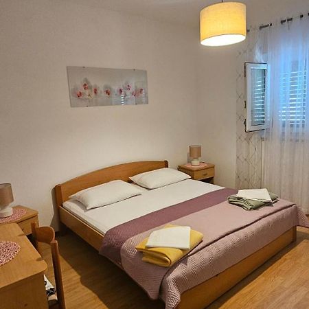 Apartmani Fani Supetar Bagian luar foto