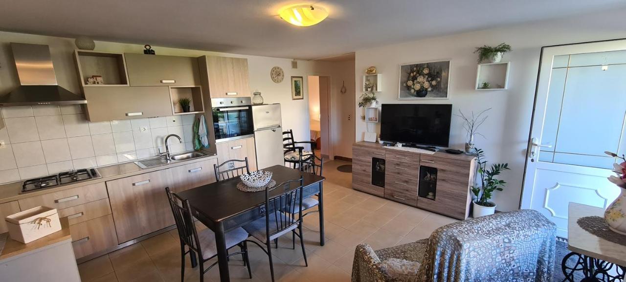 Apartmani Fani Supetar Bagian luar foto